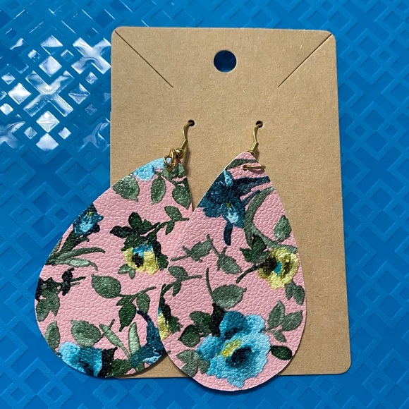 Vintage Style Pink Floral Teardrop Chic Earrings - Picture 3 of 4